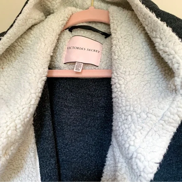 Victoria’s Secret PINK Sherpa Trim Hooded Robe - Picture 3 of 9